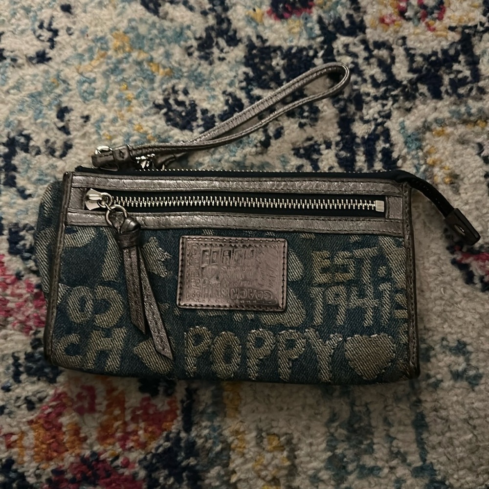 💖Coach Poppy // denim New York clutch wristlet